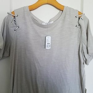 Laced shoulder top🌼